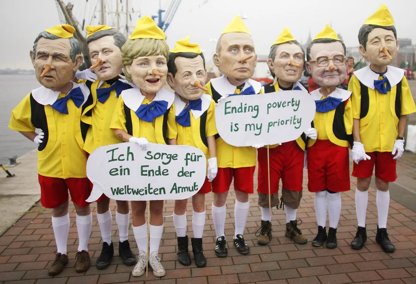 Globaliseerumise vastased aktivistid parodeerimas G8 riikide liidreid.