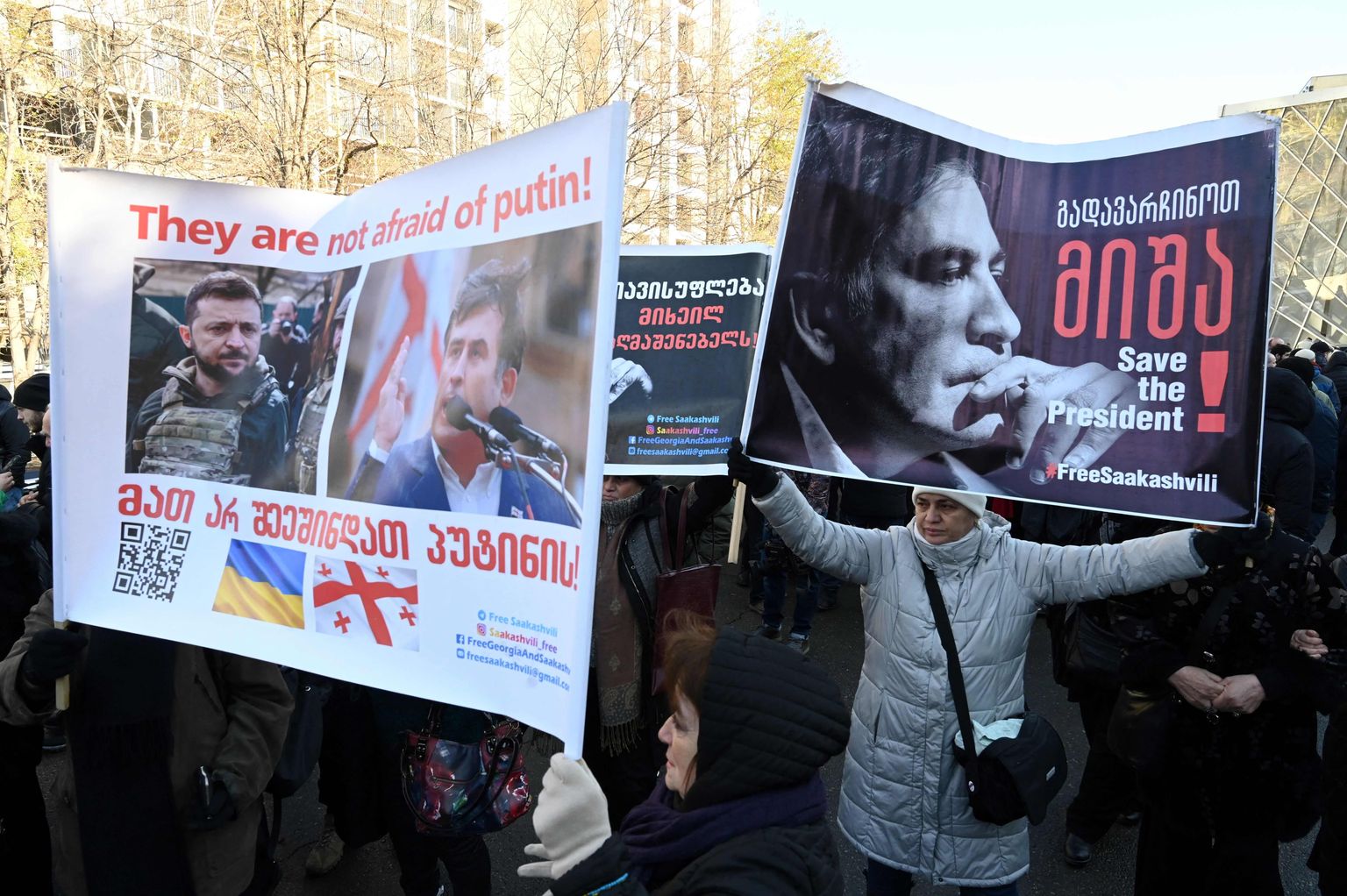 Gruusia ekspresidendi Mihheil Saakašvili toetajad nõudsid kolmapäeval Tbilisi kohtu ees tema vabastamist.