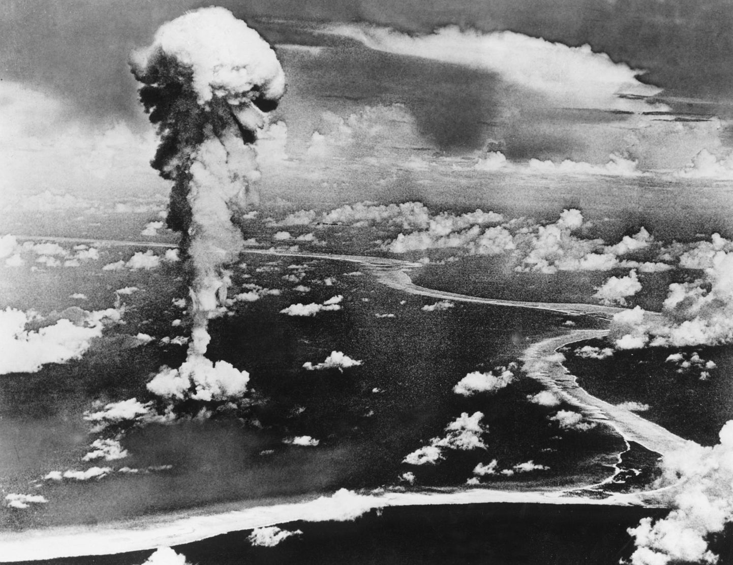 Esimene tuumakatsetus Bikini atollil 1946. aasta 1. juulil. 