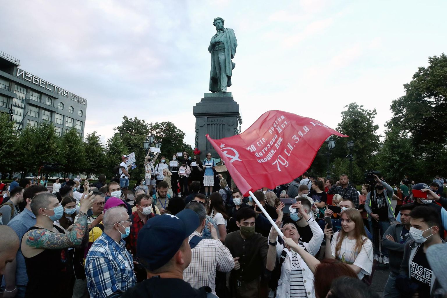 Konstitutsioonimuutuste vastase "Ei!" liikumise meeleavaldus Puškini väljakul rahvahääletuse päeval. 