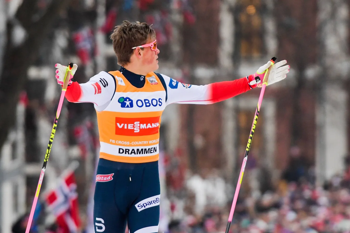 Johannes Høsflot Klæbo vaatab finišis taas üle õla ja küsib: kuhu kõik teised jäid?