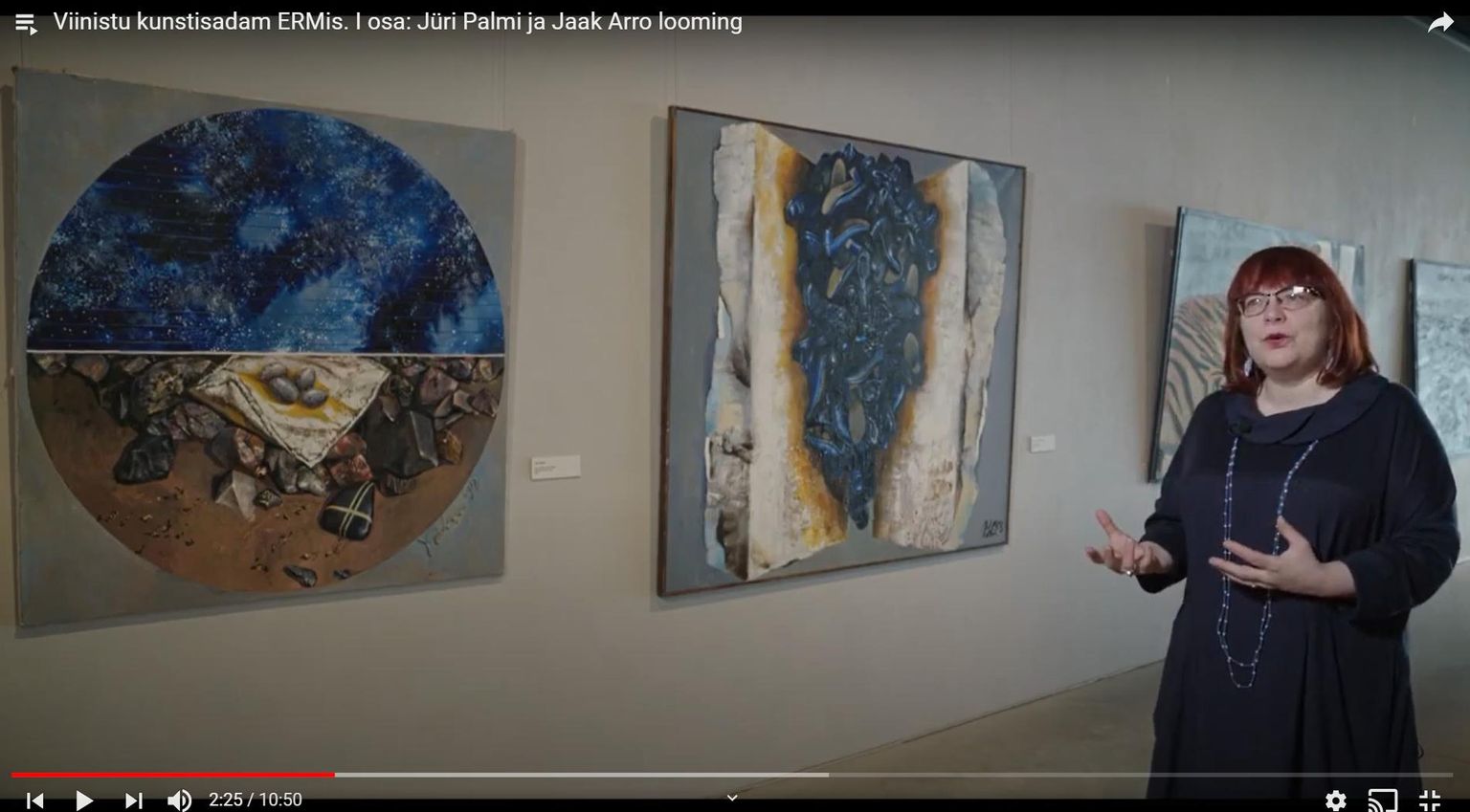 Kuraator Reet Mark tutvustamas kuraator Jüri Palmi töid näituse «Viinistu kunstisadam ERMis» videotuuril, mida näeb Youtube’is.  FOTO: Ekraanitõmmis