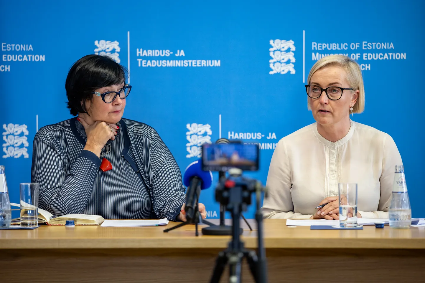 Narva koolide järelvalve tulemuste tutvustamine Haridusministeeriumis. Narva linnapea Katri Raik ja haridusminister Kristina Kallas.