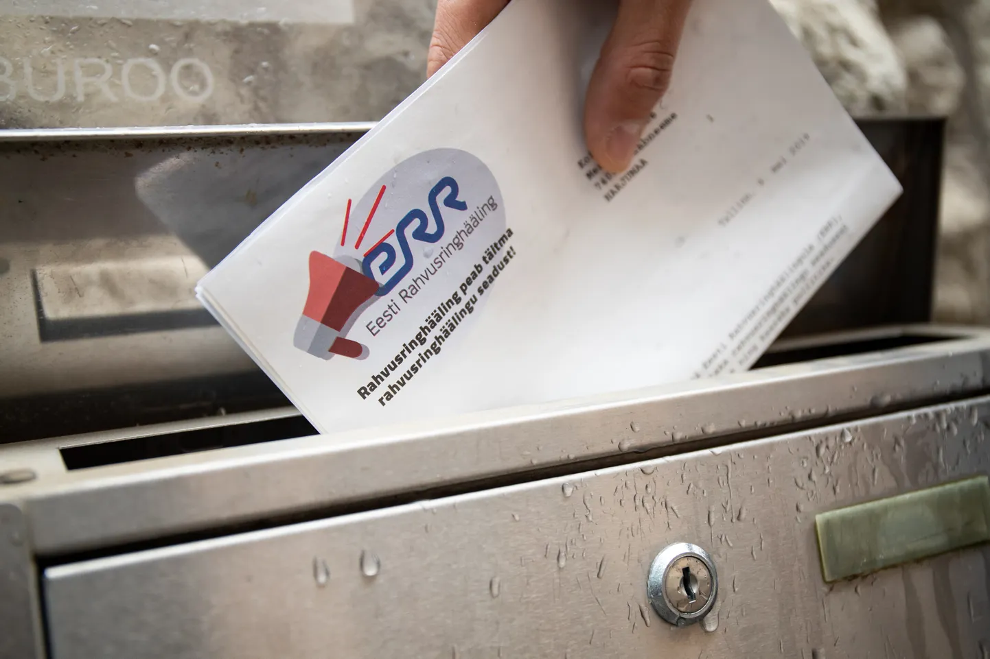Varro Vooglaid has launched a nationwide campaign of collecting signatures to put pressure on journalists and board of public broadcaster ERR.