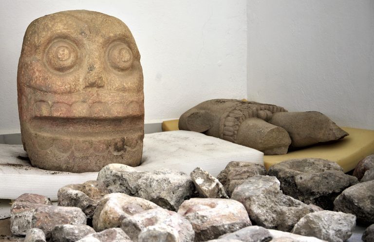 Pildil pealuukujuline kuju, mida seostatakse Mehhiko iidse viljakusjumala Xipe Toteciga