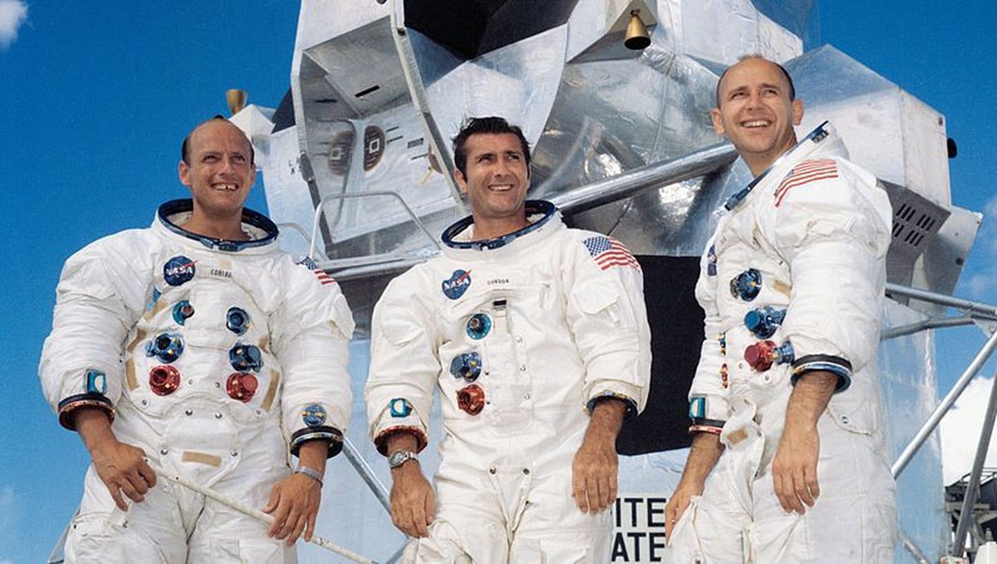 Apollo 12 meeskond.
