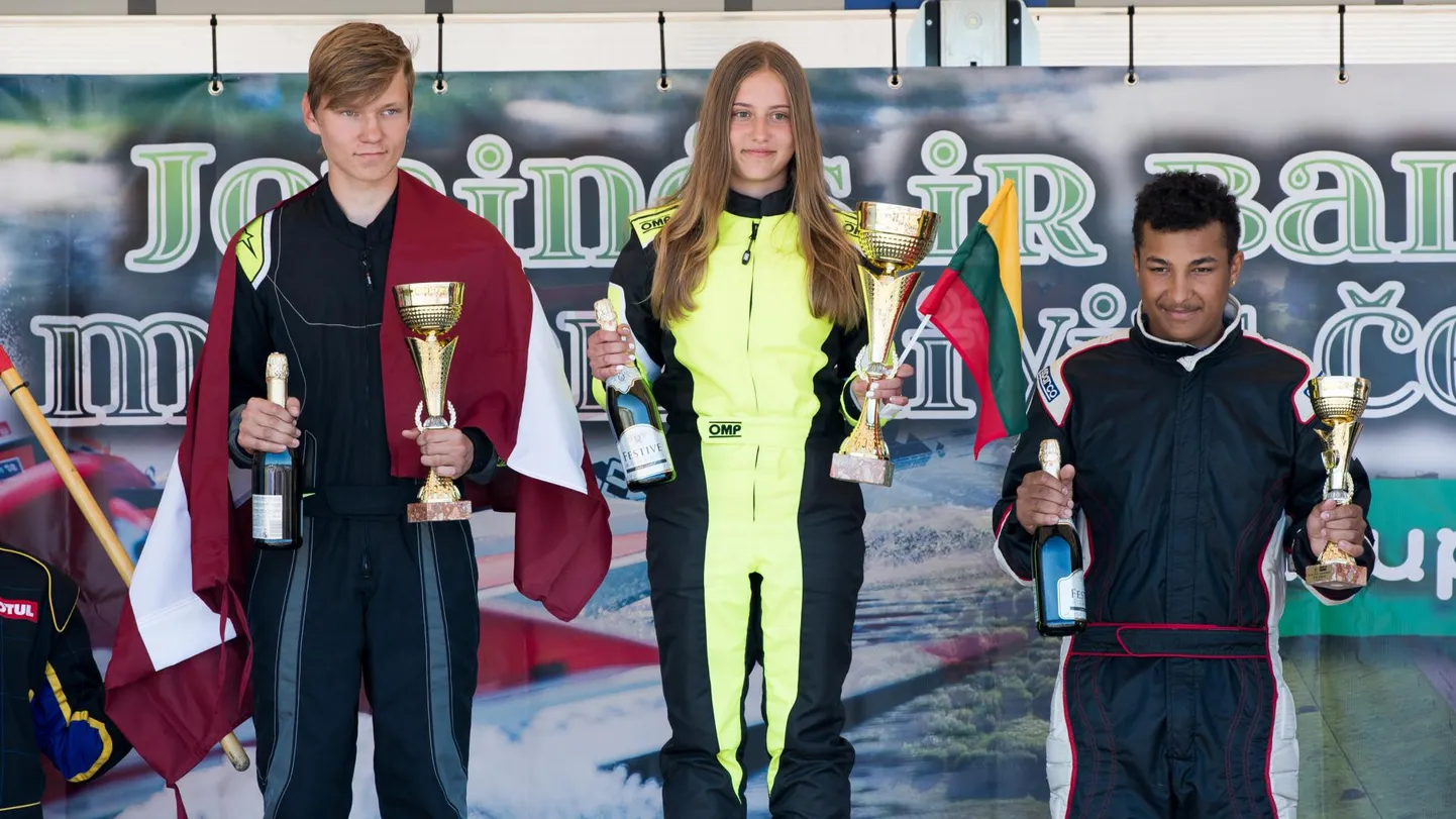 Viljandi motospordiklubi Nord liige Kalvin Thomas Royster (paremal) teenis kaks nädalat tagasi Leedus Balti meistrivõistlustel pronksise autasu.