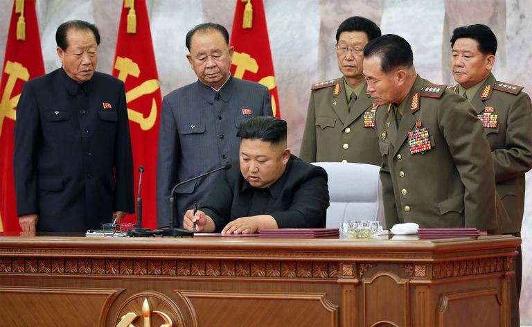 Kim Jong-un kohtus oma riigi kõrgete sõjaväelastega.