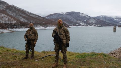 KAHTLUSTUS ⟩ Horvaatia ohvitser ja tema serblasest sõbranna nuhkisid Kosovos NATO vägede järgi