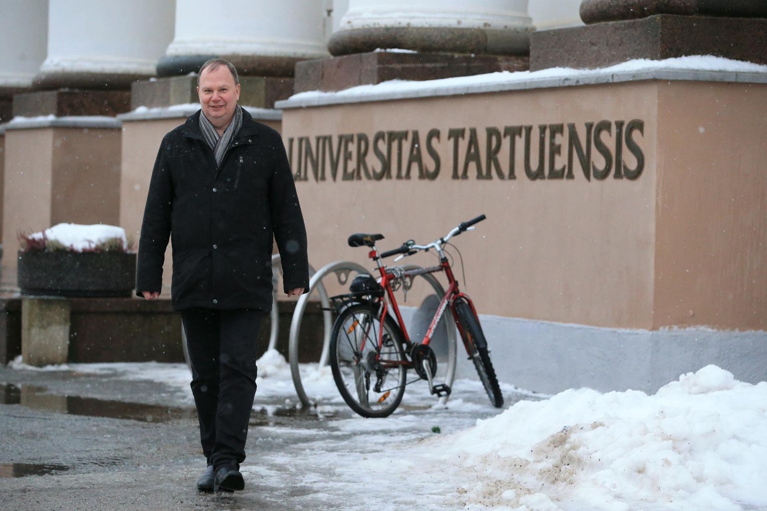 Tartu ülikooli eesti keele ajaloo ja murrete professor Karl Pajusalu on pärit Pärnust.