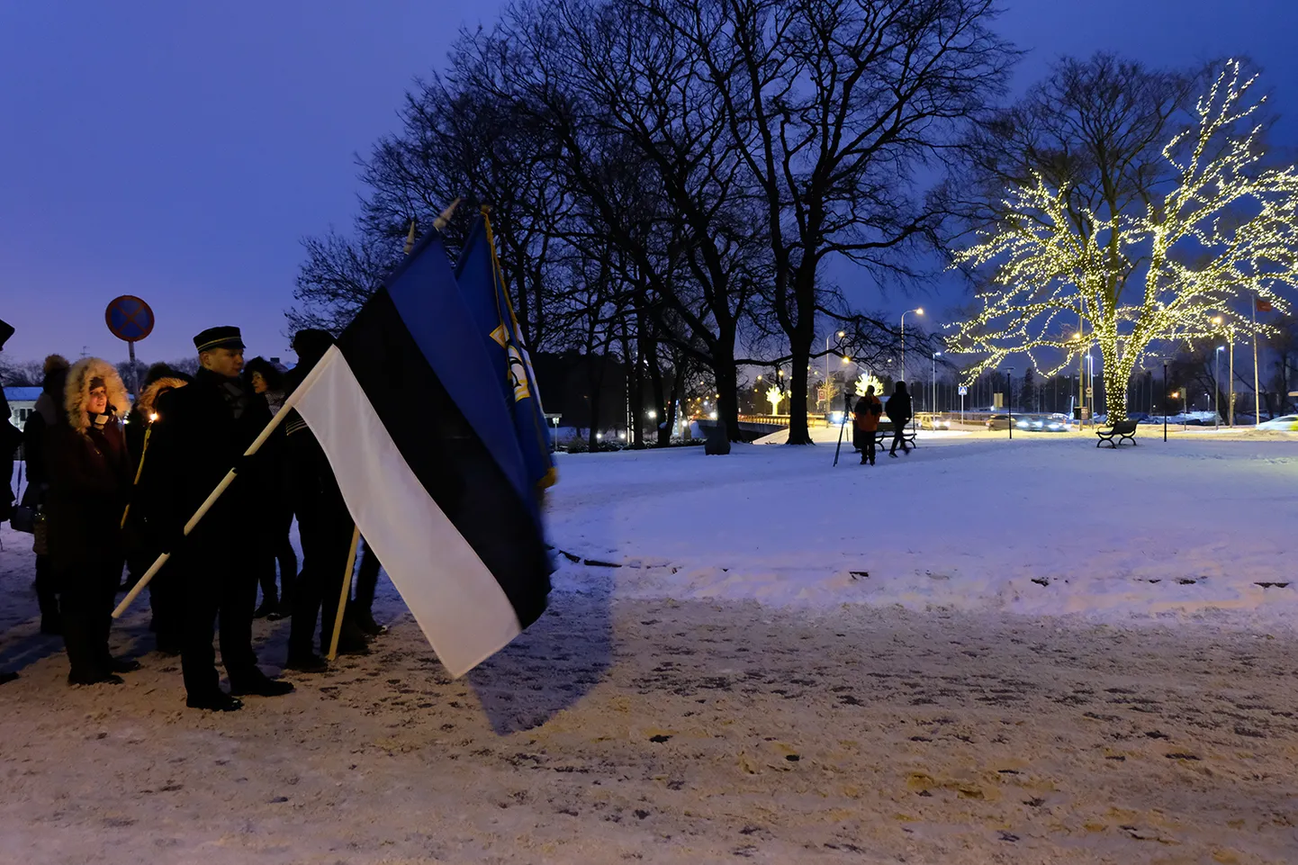 Pirita majandusgümnaasiumi õpilased rongkäigul.