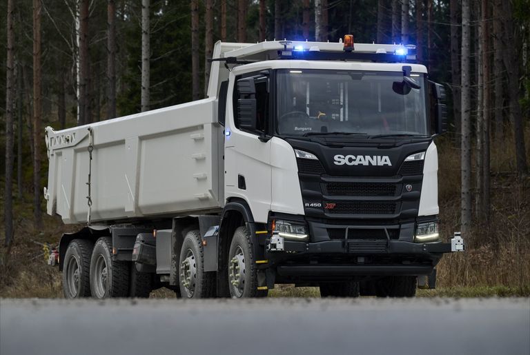 Testi raames kasutatakse kaevandustingimustes praegu sellist isejuhtivat Scania veokit.
