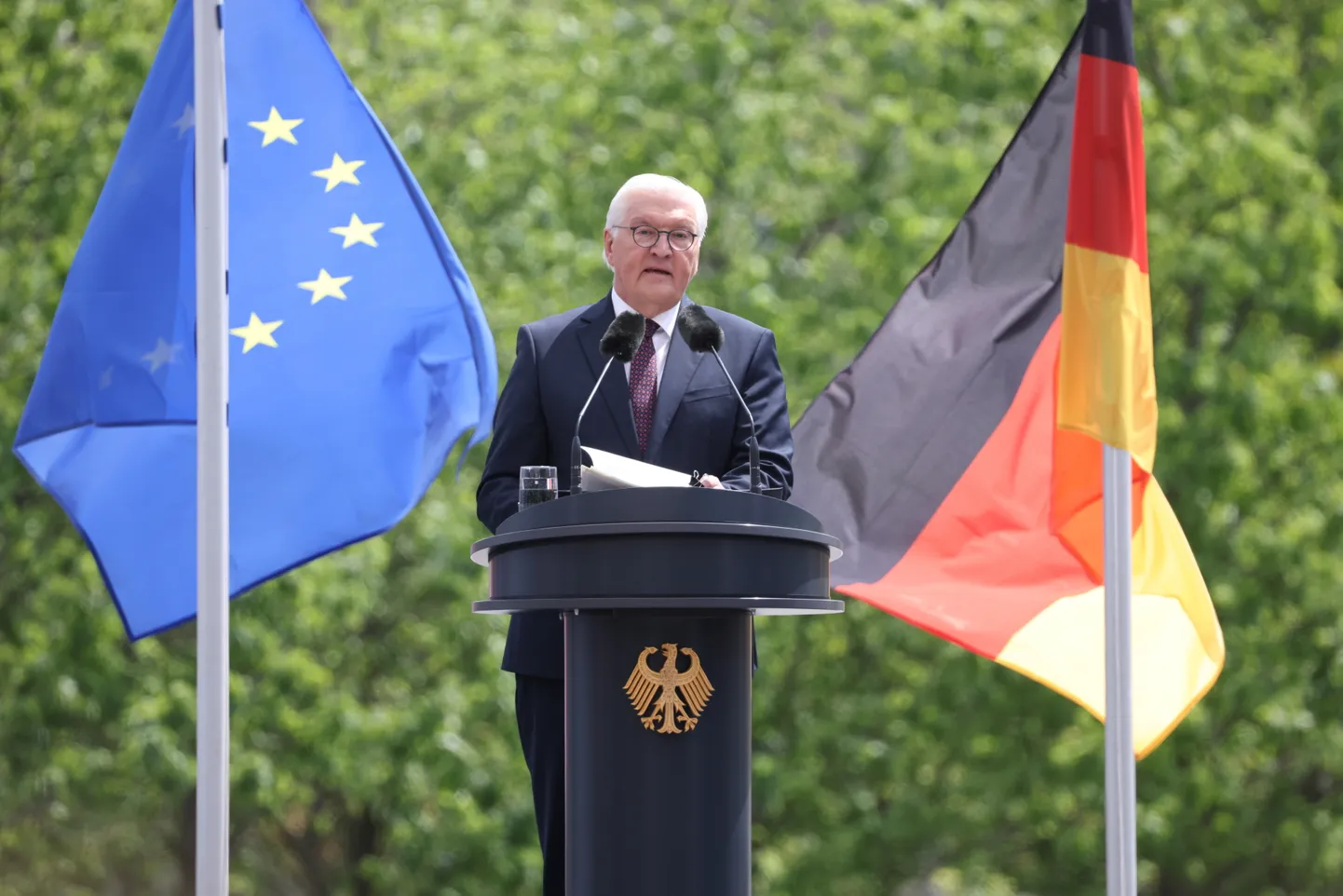 Saksa president Frank-Walter Steinmeier esinemas riigi praeguse põhiseaduse 75. aastapäeva üritusel.