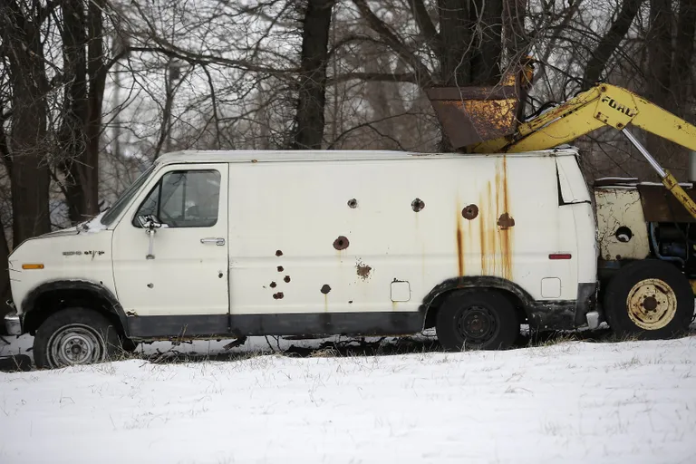 Balts mikroautobuss. Ilustratīvs attēls