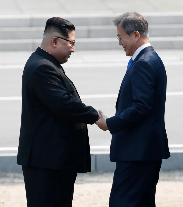 Põhja-Korea liider Kim Jong-un ja Lõuna-Korea president Moon Jae-in kohtusid kahe Korea vahelises demilitariseeritud tsoonis Panmunjomis