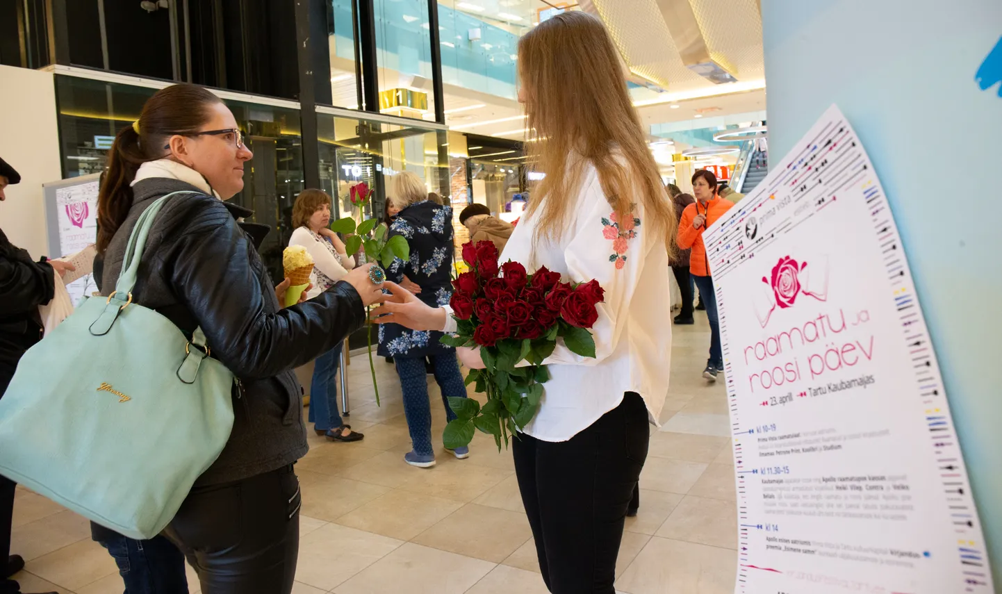 Raamatu ja roosi päev Tartu Kaubamajas