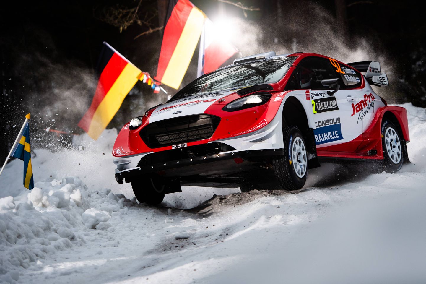 Janne Tuohino osales ise tänavusel Rootsi MM-rallil Ford Fiesta WRCga. Nüüd pakub ta huvilistele võimalust sama auto rooli taha istuda ja lumerallil kihutada.