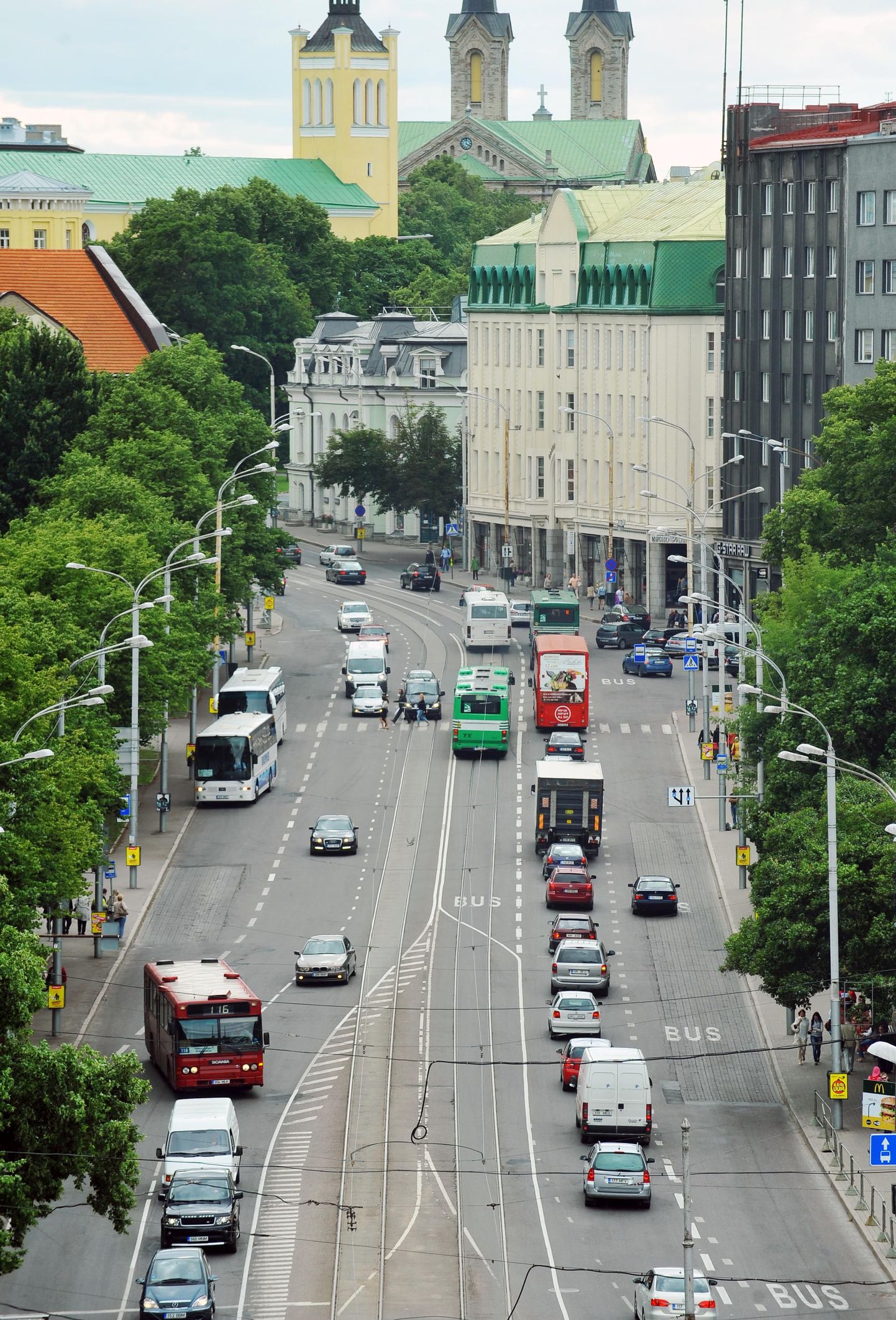 Одно из самых сложных мест на дорогах Таллинна - Пярнуское шоссе после круга Виру