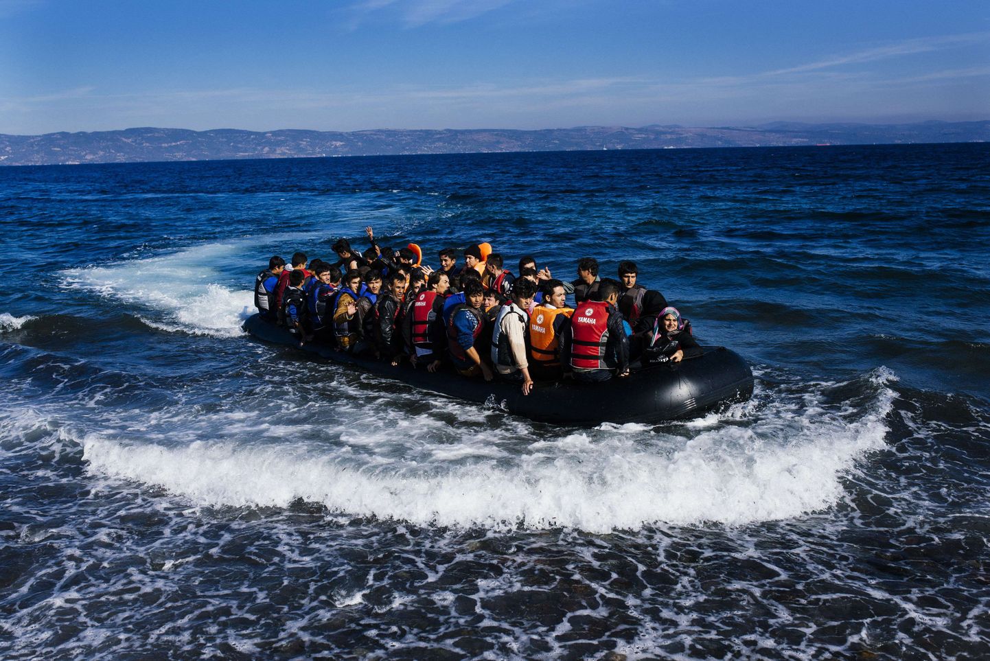 Иллюстративное фото. Лодка с мигрантами у острова Лесбос.