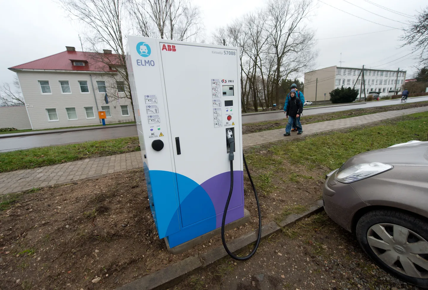 Elektriautode kiirlaadija Lihulas.