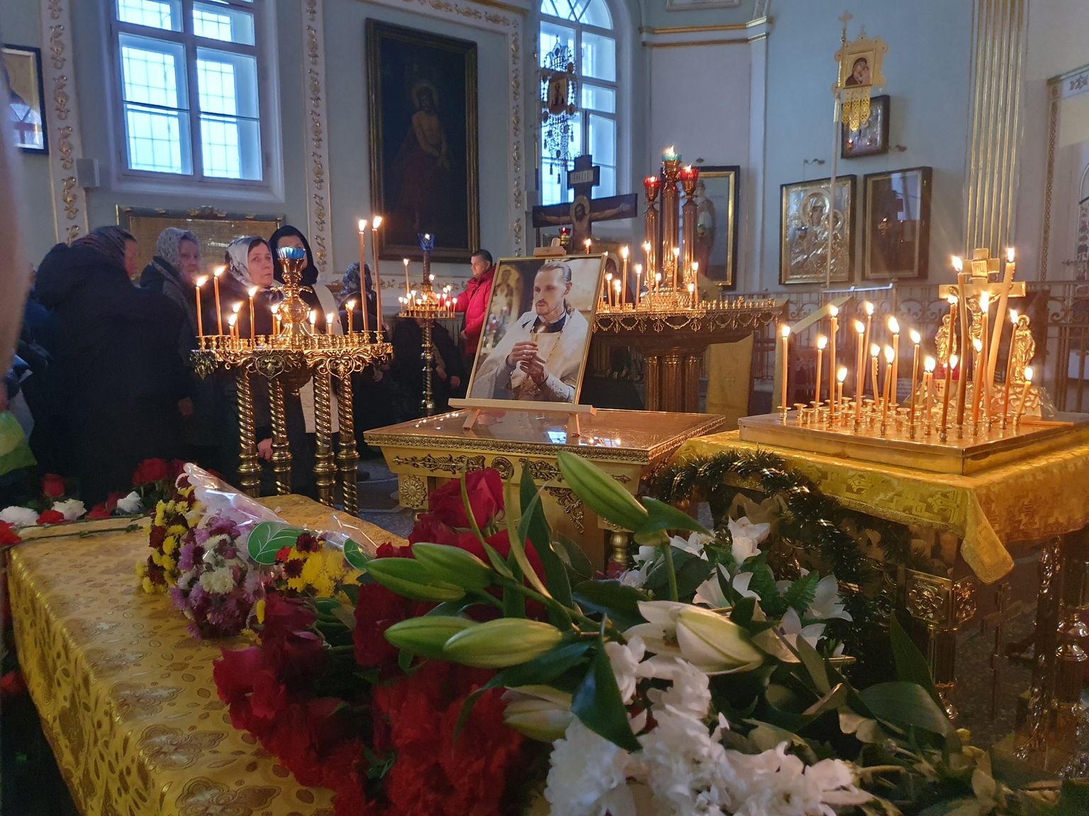 Pihkva lähistele Võbutõ kalmistule maeti hiljaaegu ka Ukrainas surmavalt vigastada saanud Pihkva preester.