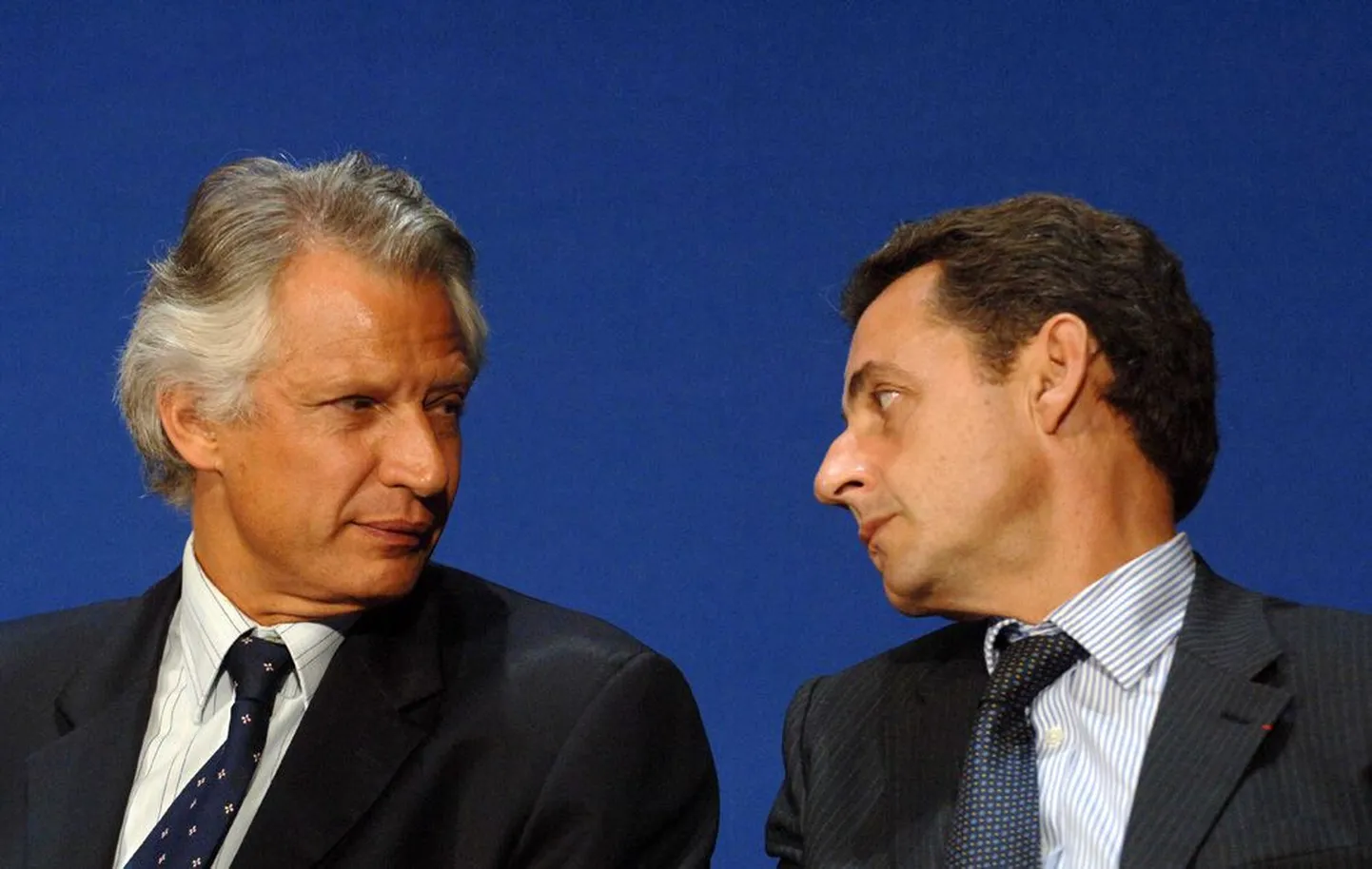 Endine Prantsusmaa peaminister Dominique de Villepin (vasakul) ja praegune president Nicolas Sarkozy 2006. aasta oktoobris, mil parteikaaslastest vihavaenlased võitlesid Jacques Chiraci mantlipärija koha pärast.