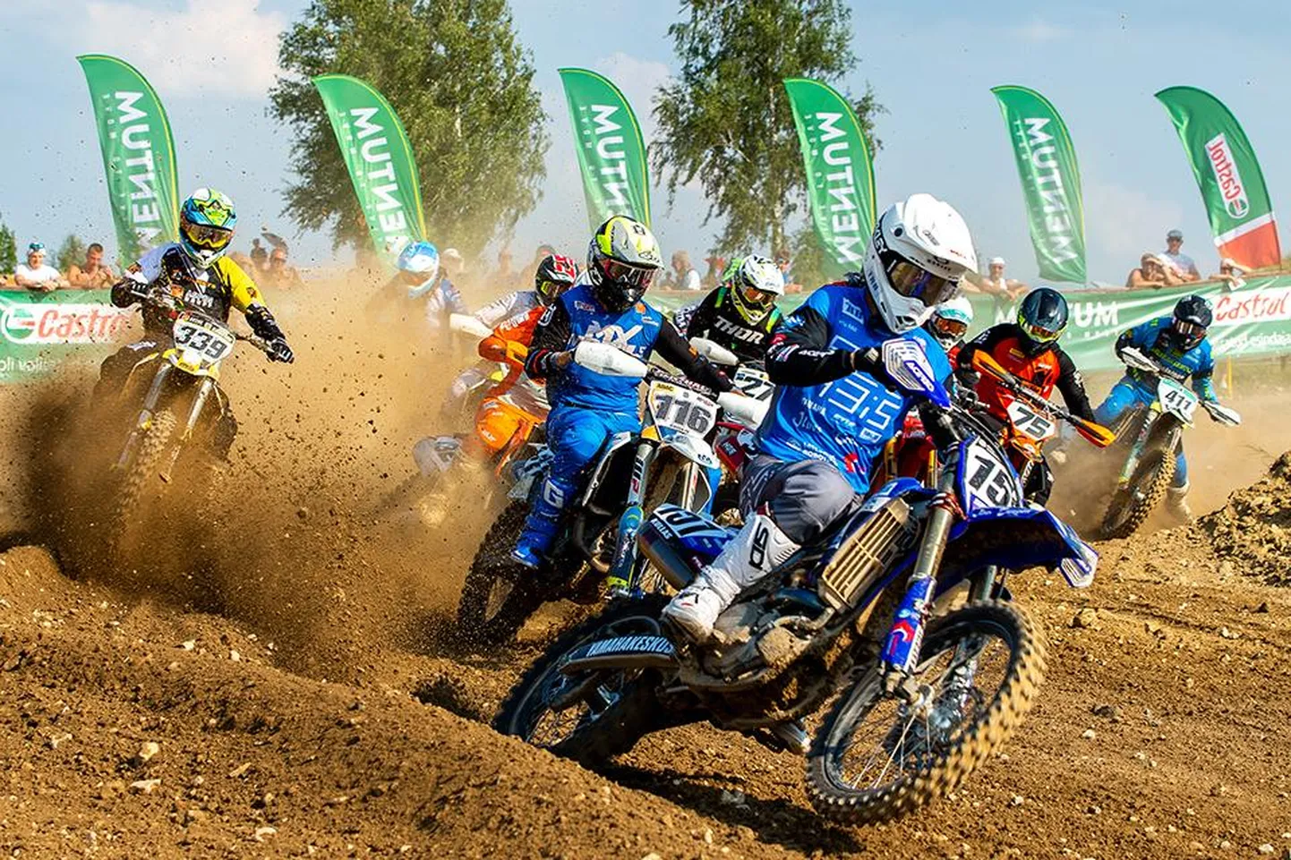 Briti karikasarja võitnud Pärnu motoklubi krossiäss Harri Kullas (nr 151) pani koduses konkurentsis oma paremuse maksma.