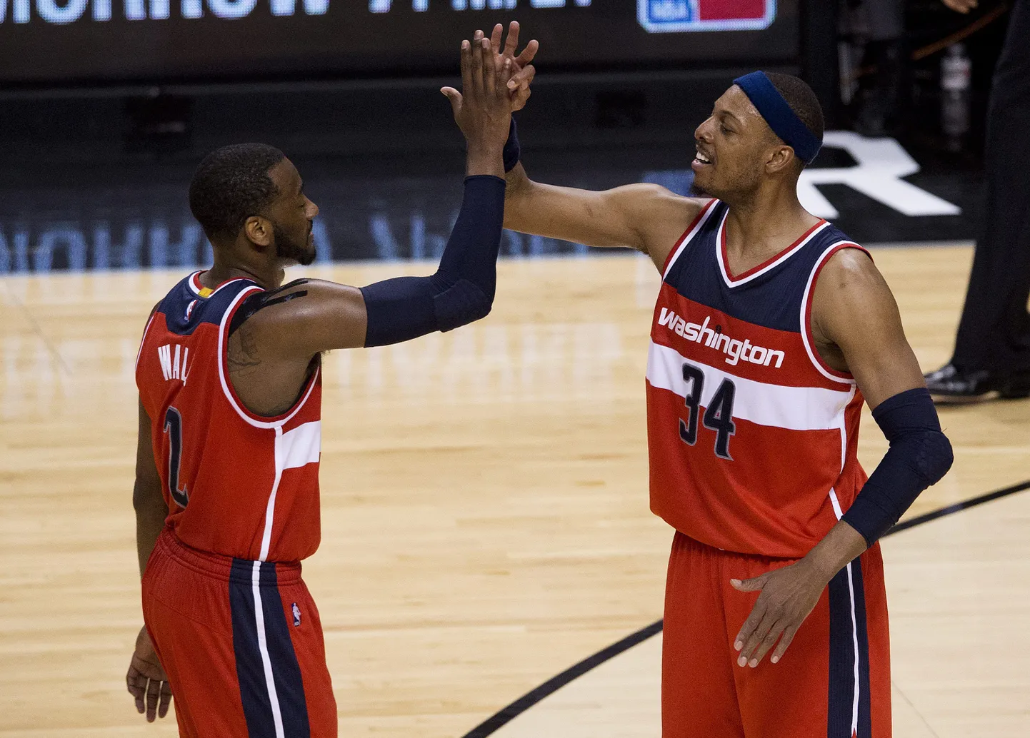 Paul Pierce (paremal) ja John Wall rõõmustamas.