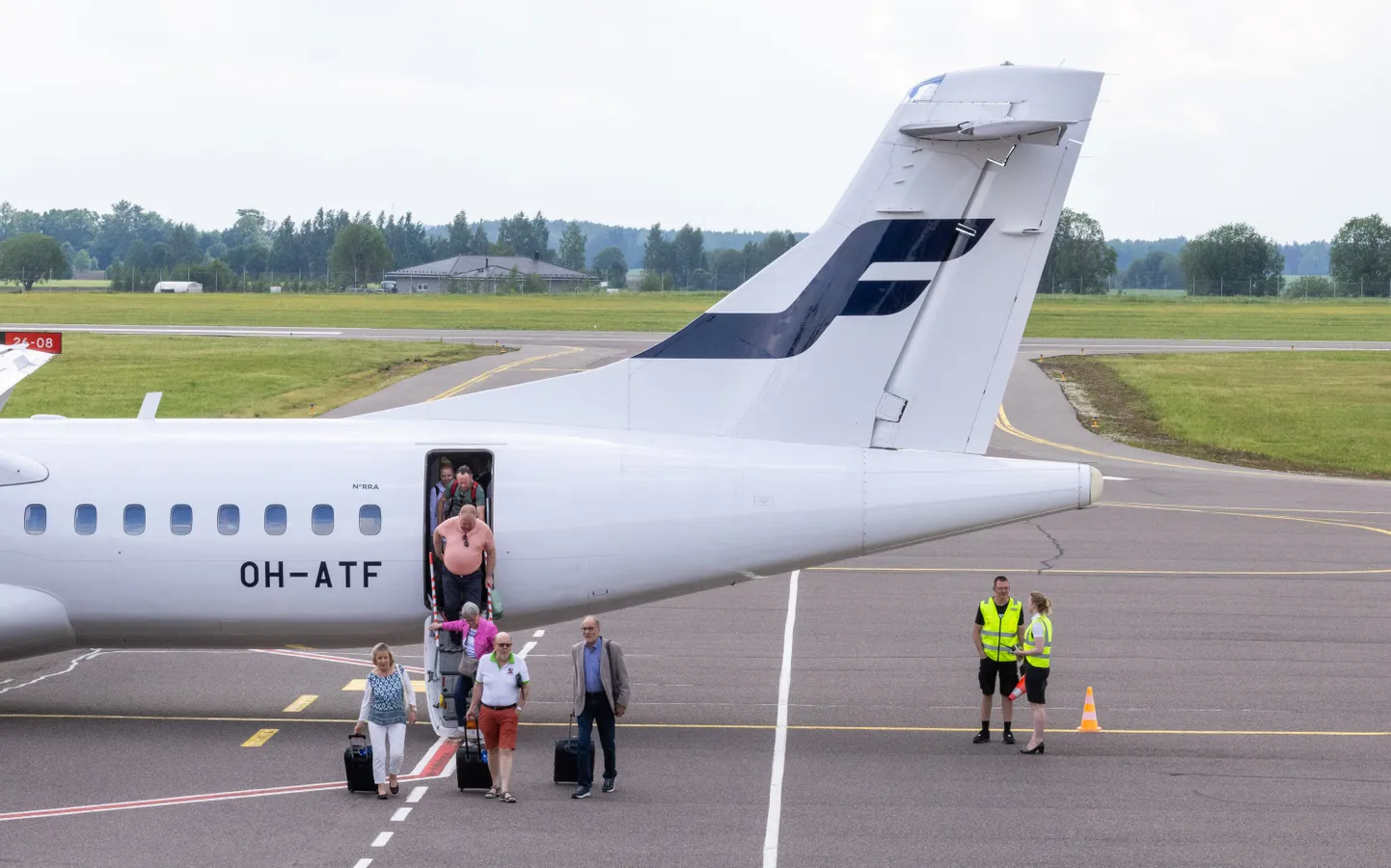 Tartu lennujaamas üle kuu aja taas maandunud Finnairi lennuk tõi siia 26 inimest ning lennutas pool tundi hiljem Helsingisse 57 reisijat.