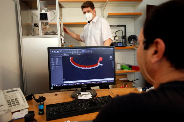 Iisraeli firma Avtipus Patents and Inventions leiutas maski, mille kandmise ajal saab süüa