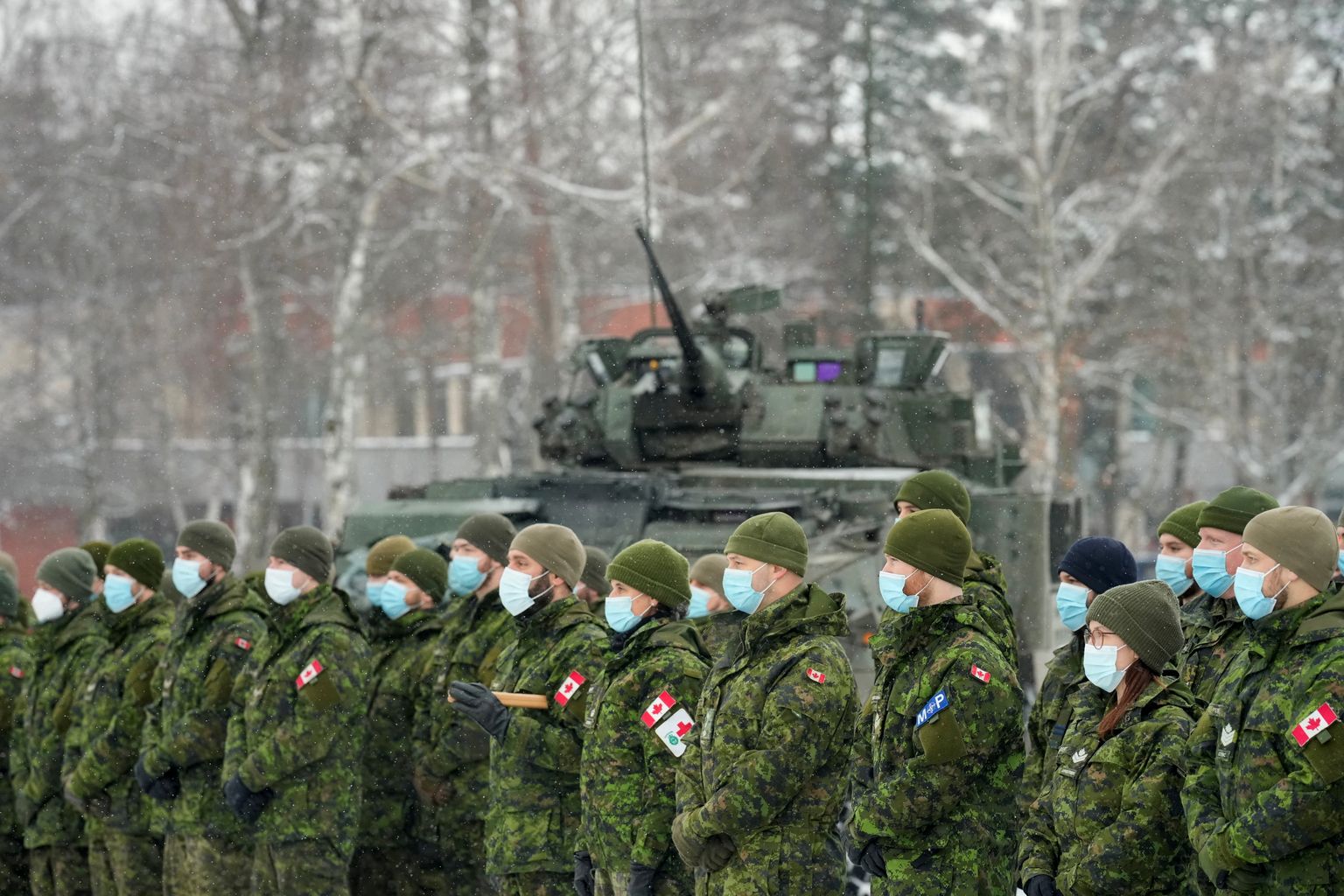 Lätti paigutatud Kanada sõdurid tänasel kohtumisel Kanada kaitseministriga.