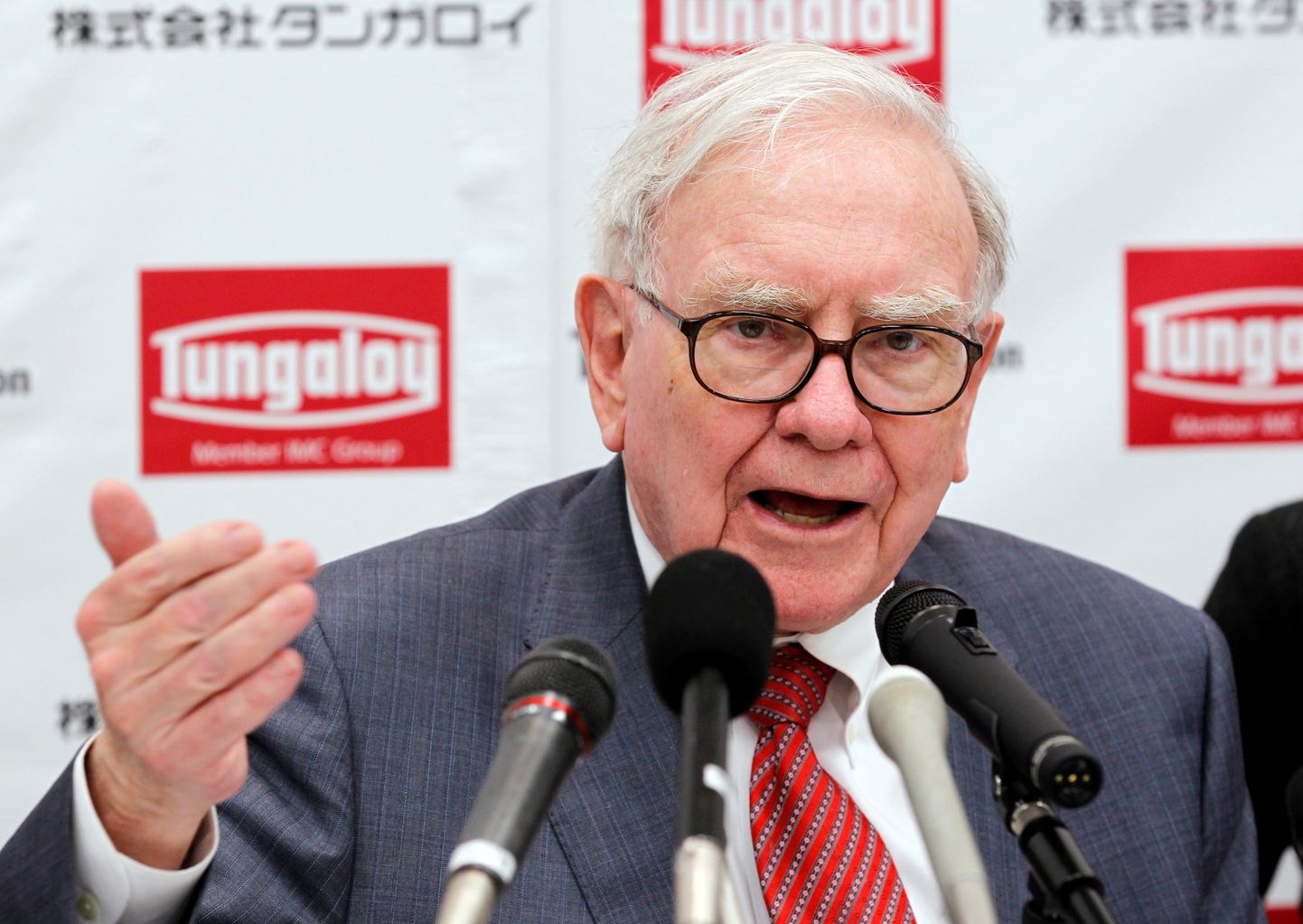 Warren Buffett pressikonverentsil oma esimese külastuse ajal Jaapanisse 2011. aastal.