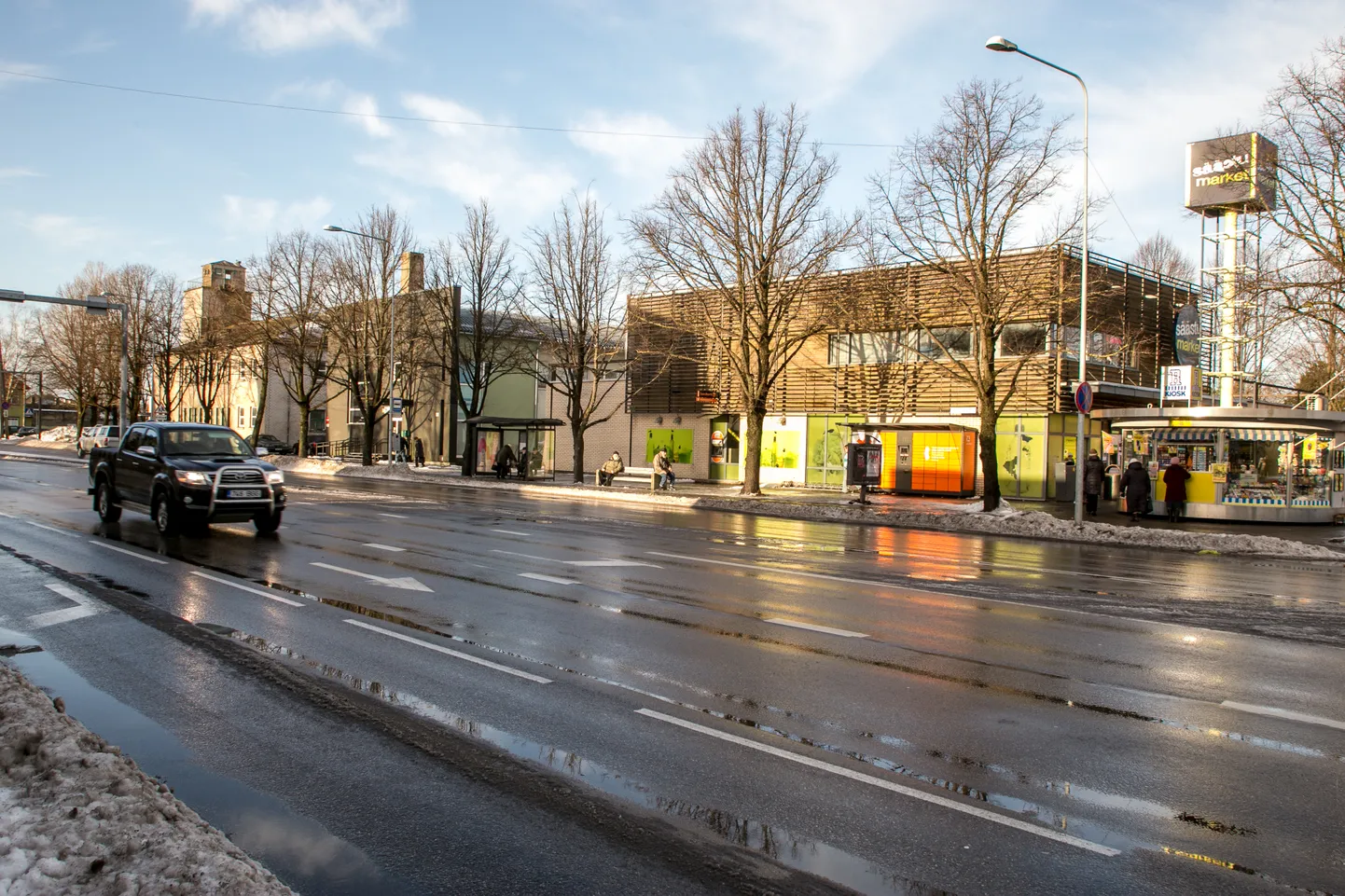 Jannseni tänava kortermajade elanikud pelgavad, et Rimi arendus võib tuua nende territooriumile ebasoovitavaid parkijaid