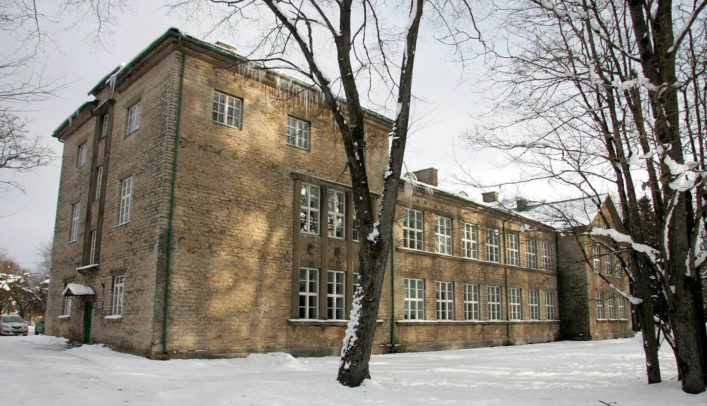 Ehkki koolivõrgu reformimise kohta pole ühtegi otsust vastu võetud, on alustatud allkirjade korjamist Lüganuse kooli toetuseks.