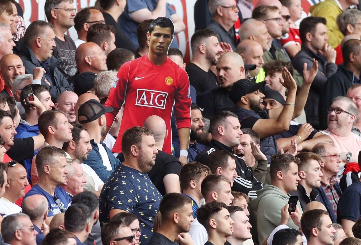 Manchester Unitedi fännid tõid Cristiano Ronaldo juba endaga tribüünidele kaasa. Järgmises kohtumises peaks teda nägema väljakul Unitedi särgis.
