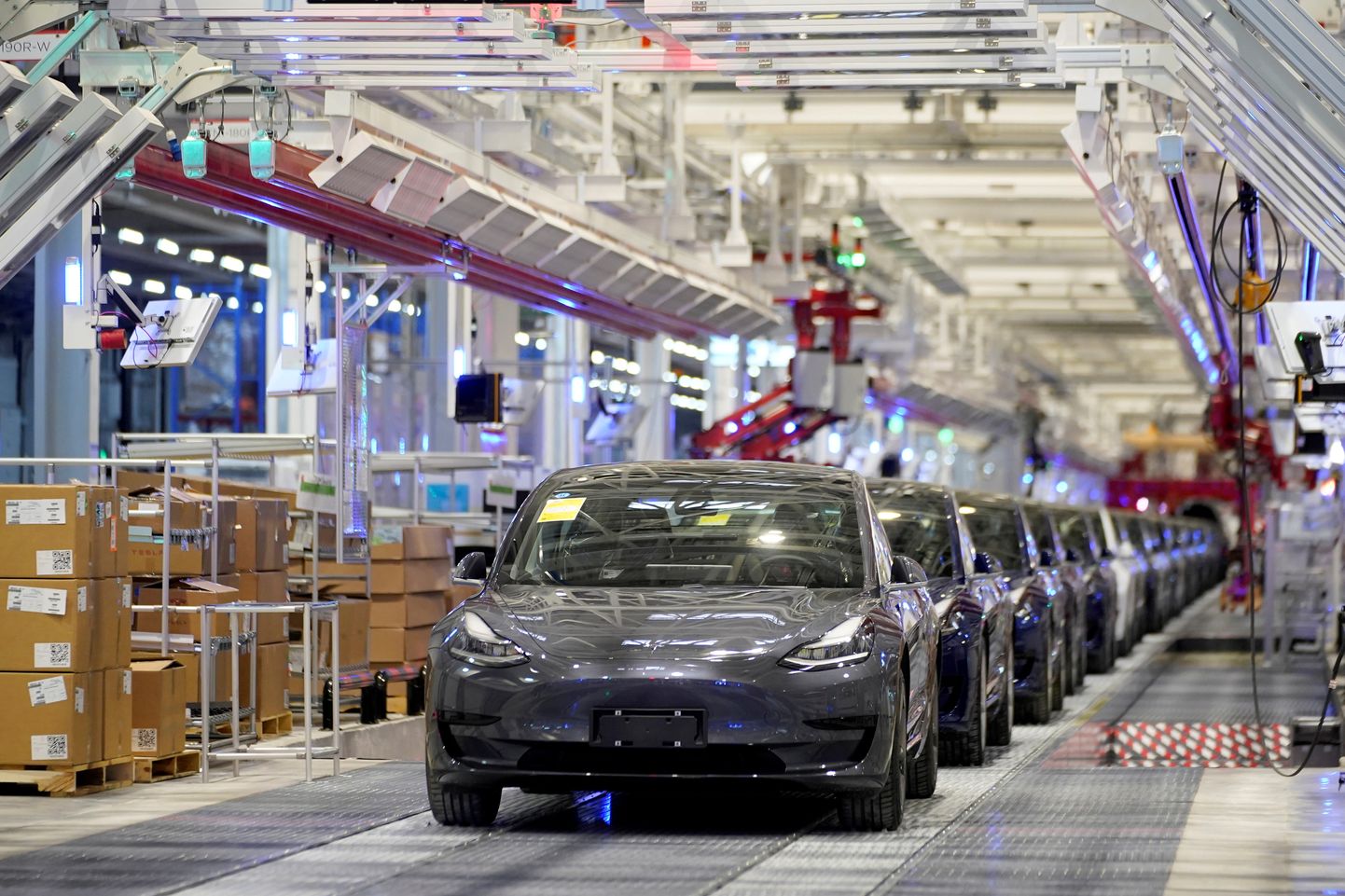 Завод Tesla  в Китае.