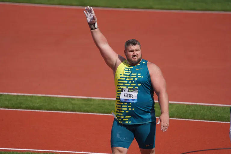 Двукратный чемпион мира по толканию ядра Джо Ковач.