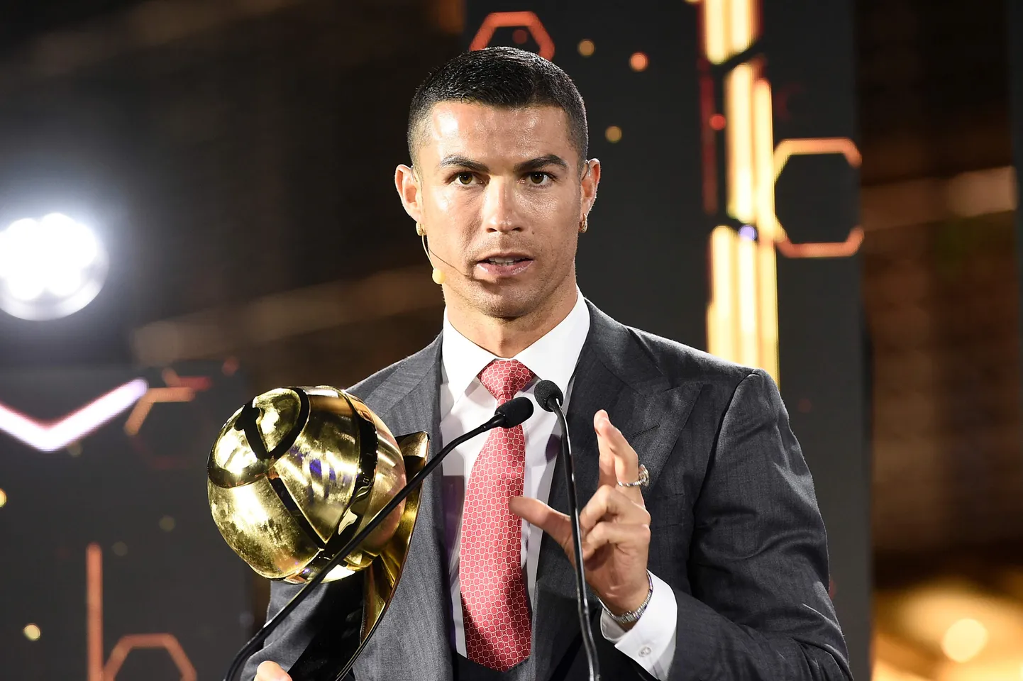 Cristiani Ronaldo.