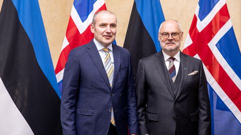 Фото ⟩ В Эстонию прибыл президент Исландии