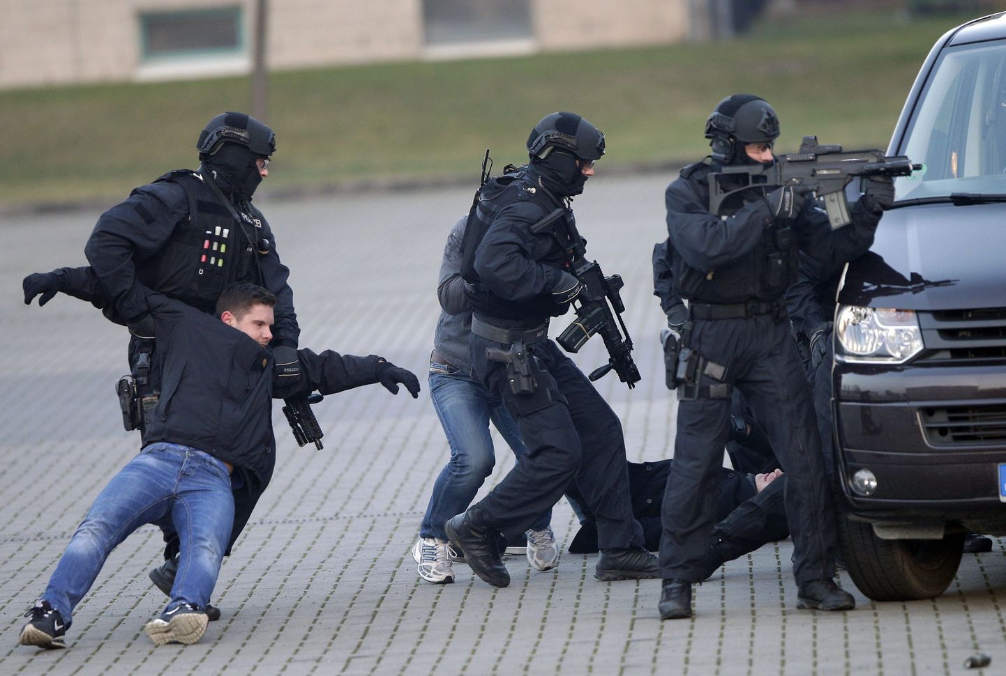 Saksamaa politsei eriüksus õppusel Berliinis, mille käigus harjutati terroriohu neutraliseerimist.