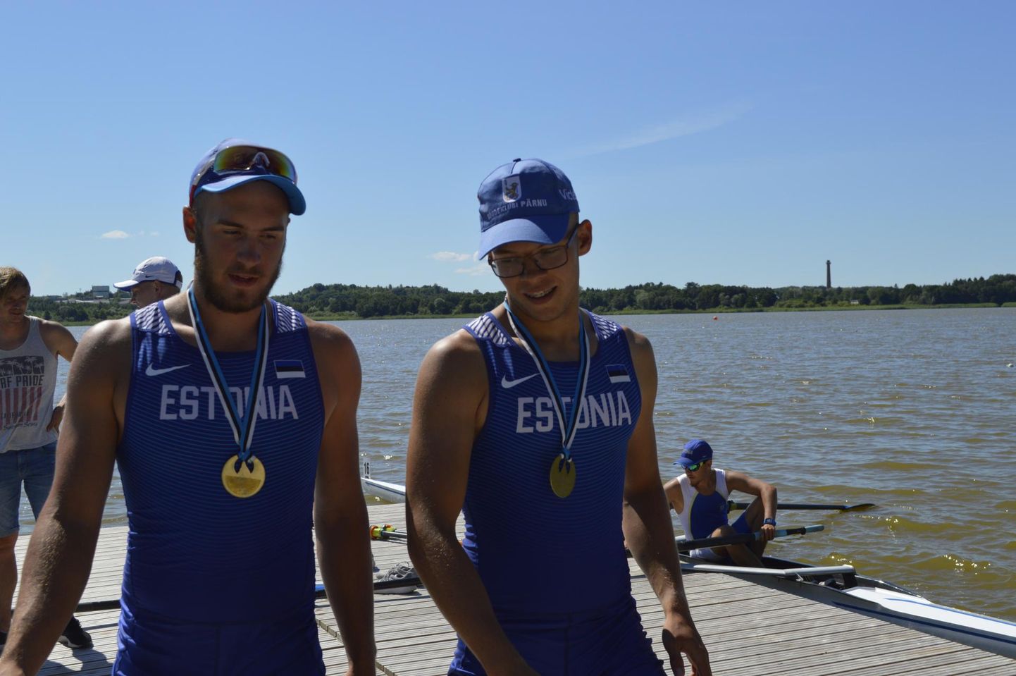 Mõlemal päeval võitsid noormeeste roolijata kahepaadil kuldmedali Pärnu sõudeklubi atleedid Rasmus Jõesaar (vasakul) ja Raiko Taave Tammjärv.