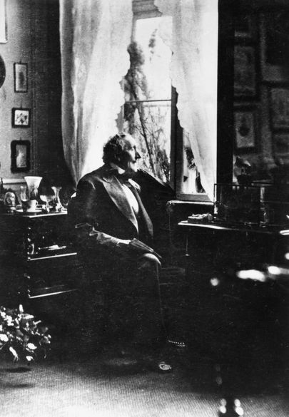 Hans Christian Andersen oma kodus Odenses. Foto on tehtud 1875. aastal.