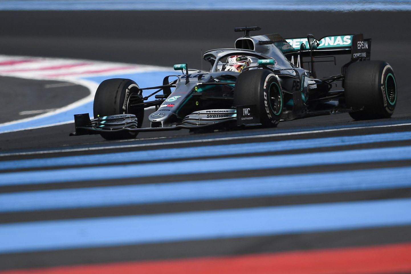 Lewis Hamilton Mercedese F1 masina roolis.