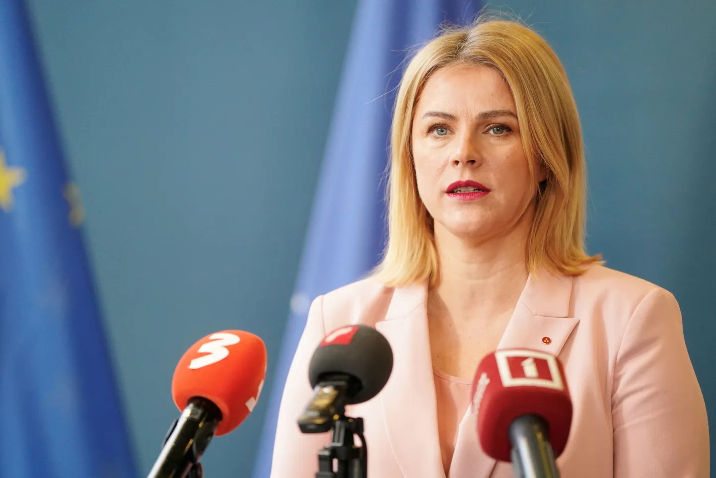 Ministru prezidente Evika Siliņa piedalās preses konferencē pēc Baltijas valstu līderu tiešsaistes sarunas ar Lielbritānijas premjerministru Kīru Stārmeru.