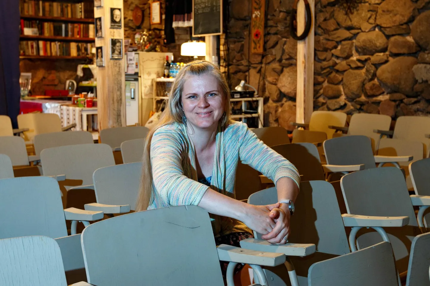 Alle-Saija teatritalu asutaja ja juhatuse liige Ingrid Ulst on eelmisest kuust ka Filmi Vargamäe külastuskeskuse tegevjuht.