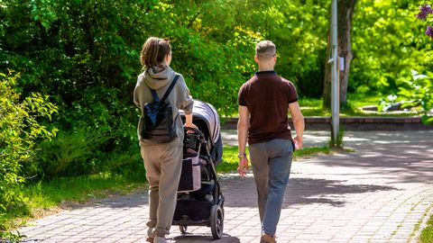 Stājas spēkā stingrāki nosacījumi vecāku pabalsta saņemšanai