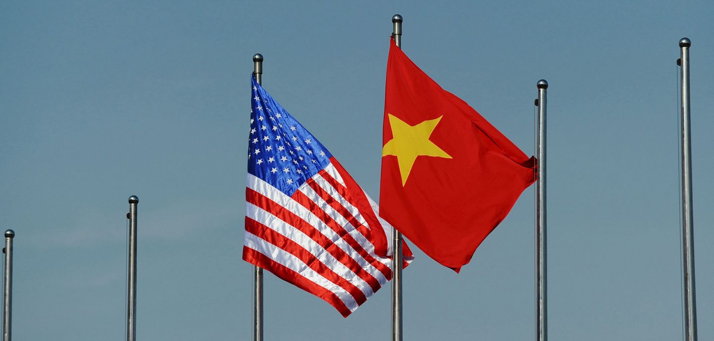 Vietnami ja USA lipp.