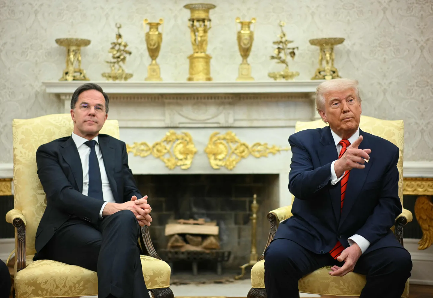 Ameerika Ühendriikide president Donald Trump (paremal) Valges Majas NATO peasekretäri Mark Ruttet võõrustamas.