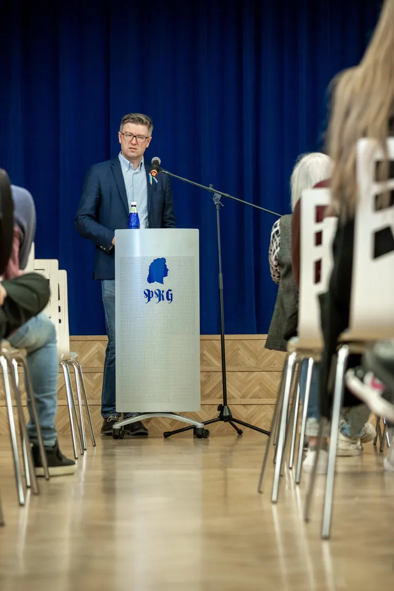 Eesti suursaadik Ukrainas Kaimo Kuusk rääkis teel Poola sõjasündmustest ja Kiievi saatkonna tööst Pärnus Koidula gümnaasiumi perele.