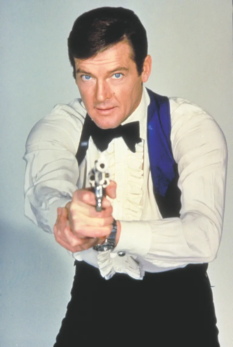 Roger Moore filmis «Ela ja lase teistel surra»
